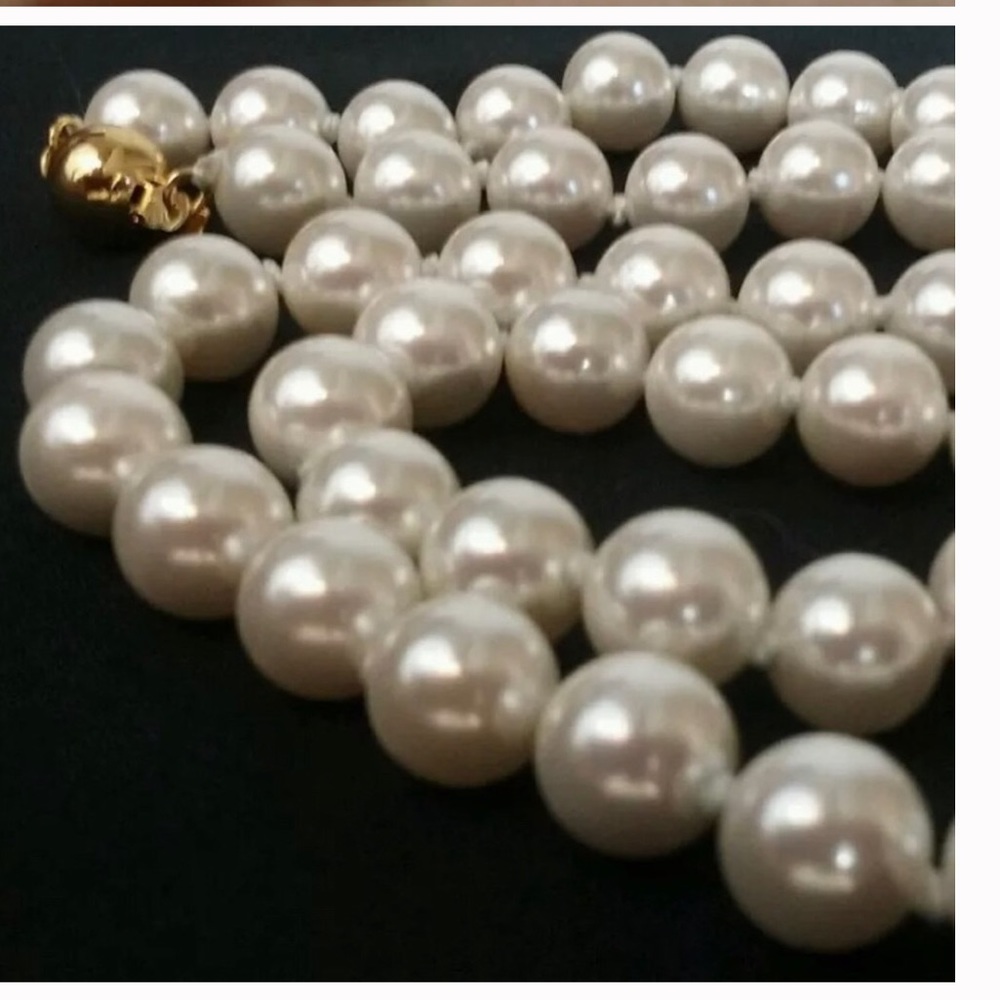 White Akoya shell pearl necklace earrings set - Picture 2 of 4